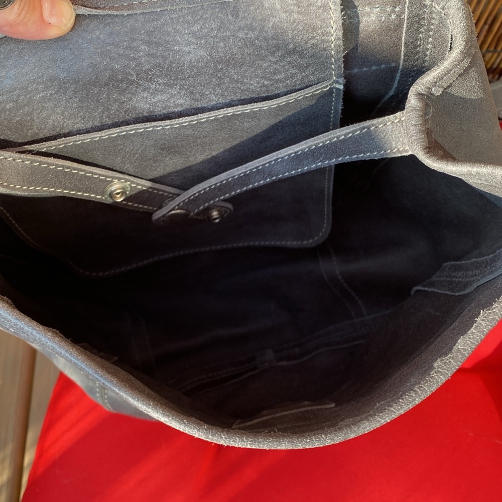 Leather ROOTS backpack w/pouch - Picture 7 of 12